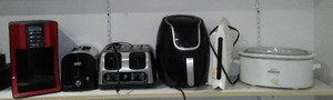 lot 750 image: Small Kitchen Appliances. (6).