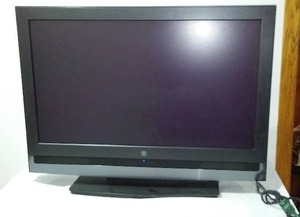 lot 757 image: Westinghouse 32 In TV.