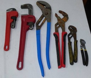 lot 778 image: Channel Looks And Pipe Wrenches.