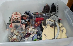 lot 788 image: Star Wars Parts, Pieces, Accessories And More In A Covered Tote.
