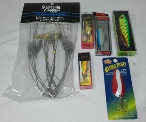 NEW Fishing Lures (5) and Bottom Bouncers.