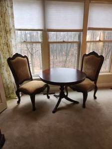 lot 4 image: Table and 2 Chairs