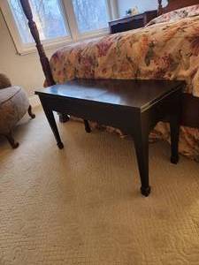 lot 10 image: Bench