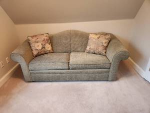 lot 11 image: Pull Out Sofa
