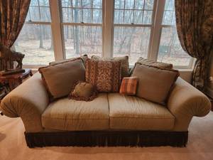 lot 16 image: Lane Sofa
