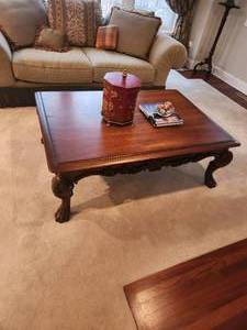lot 18 image: Cocktail Table
