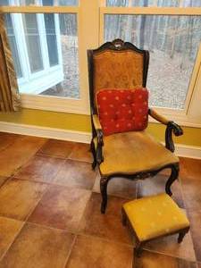 lot 29 image: 2 Chairs