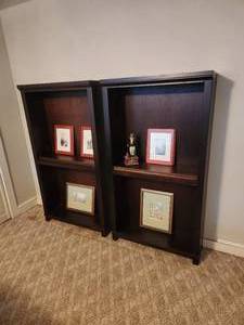 lot 33 image: 2 Bookshelves