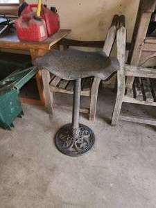 lot 81 image: Bird Bath Plastic