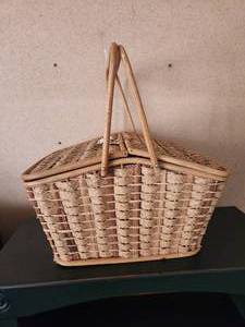 lot 88 image: Picinic Basket Bundle