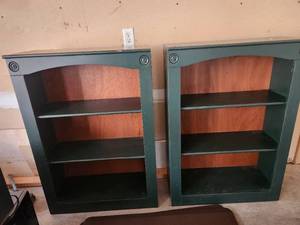 lot 28 image: Green Small Shelving