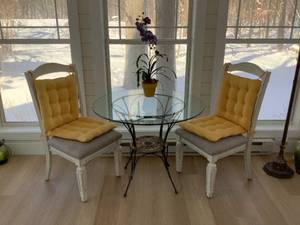 lot 39 image: Table & Chairs