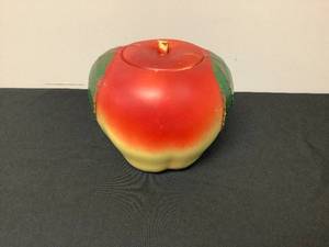 lot 134 image: Vintage Hull Cookie Jar