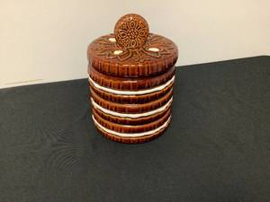 lot 135 image: Vintage Oreo Cookie Jar