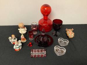 lot 136 image: Misc. Trinket Decor