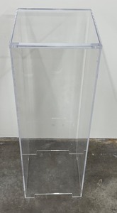 lot 14 image: Vintage Lucite Pedestal