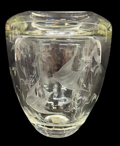 lot 8 image: Vintage Mid Century Etched Glass Swedish Vase