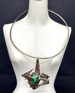 lot 54 image: Vintage Brutalist Style Sterling Silver and Malachite Necklace