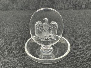 lot 48 image: Vintage Lalique American Bicentennial Ring Dish  Holder