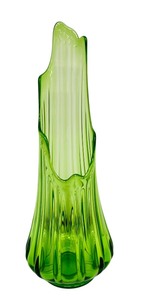 lot 5 image: Vintage MCM LE Smith Lime Green Swung Ribbed Vase 20