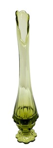 lot 83 image: Vintage Fenton Valencia Colonial Green Swung Glass Vase 16.5 Petal Base Foot