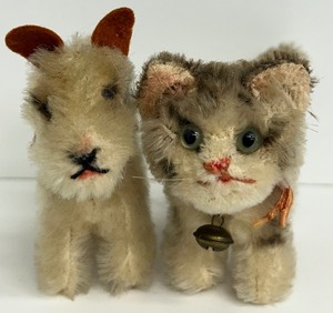 lot 122 image: Vintage Steiff Dog and Tabby Cat