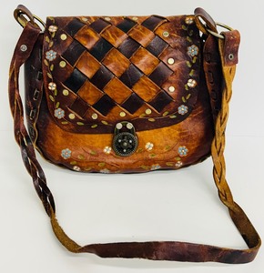 lot 112 image: Vintage 1970s Hand Tooled Leather Floral Embossed Vintage Bohemian Saddle Bag  Handbag