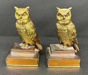 lot 118 image: Pair of Vintage Cast Metal Owl Figurine Bookends