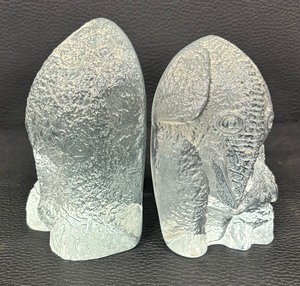lot 97 image: Blenko Elephant Bookends