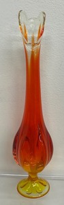 lot 117 image: Vintage Viking Glass Amberina Swung Vase