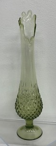 lot 136 image: Vintage Hobnail Swung Vase by Fenton