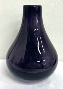 lot 76 image: Krosno of Poland Purple Bulb Vase