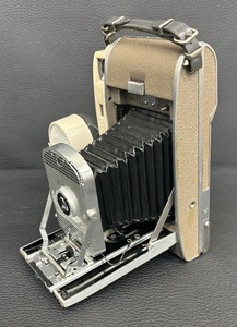 lot 31 image: Vintage Polaroid Wink-Light Camera Model 800