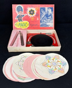 lot 111 image: Vintage The Magic Designer Game by Hoot Nanny