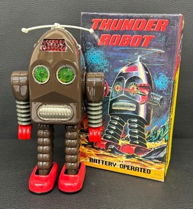 lot 22R image: Vintage Thunder Robot