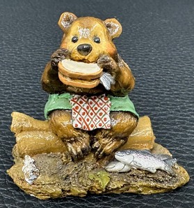 lot 113 image: Wee Forest Folk Bears - Lunch on a Log  BB-3 - 1995