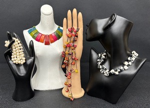lot 101L image: Lovely Necklaces