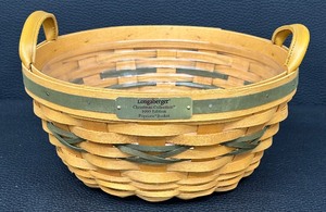 lot 91B image: Longaberger Christmas Collection Popcorn Basket with Liner - 1999
