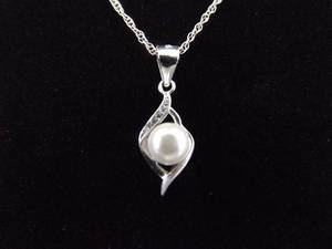 lot 32 image: .925 Sterling Silver Pearl Pendant Necklace
