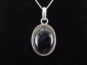 lot 37 image: .925 Sterling Silver Onyx Cabochon Pendant Necklace