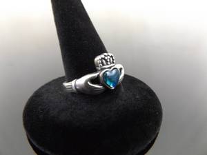 lot 53 image: .925 Sterling Silver Inlayed Abalone Celtic Claddagh Ring Size 8