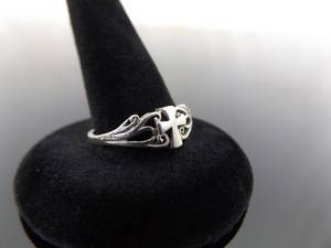 lot 78 image: .925 Sterling Silver Cross Ring Size 8.25