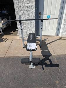 lot 133 image: WEIDER PLATINUM WEIGHT BENCH W BAR