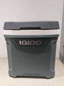 lot 132 image: IGLOO MAXCOLD 62QT. COOLER (GRAY)