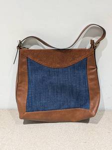 lot 76 image: THE PIONEER WOMAN DENIM TOTEBAG