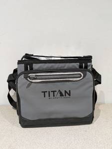 lot 33 image: NEW TITAN COOLER BAG