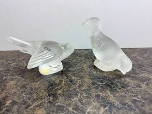 lot 7 image: LALIQUE Crystal Frosted Bird Figurines (Lot 1)