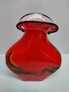 lot 34 image: Unique Vibrant Red Glass Vase