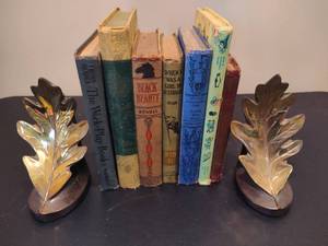 lot 32 image: Vintage PMC MCM Leaf Book Ends wVintage Books