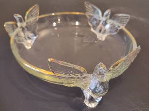lot 59 image: JEANETTE Glass Bird Crystal Candy Dish